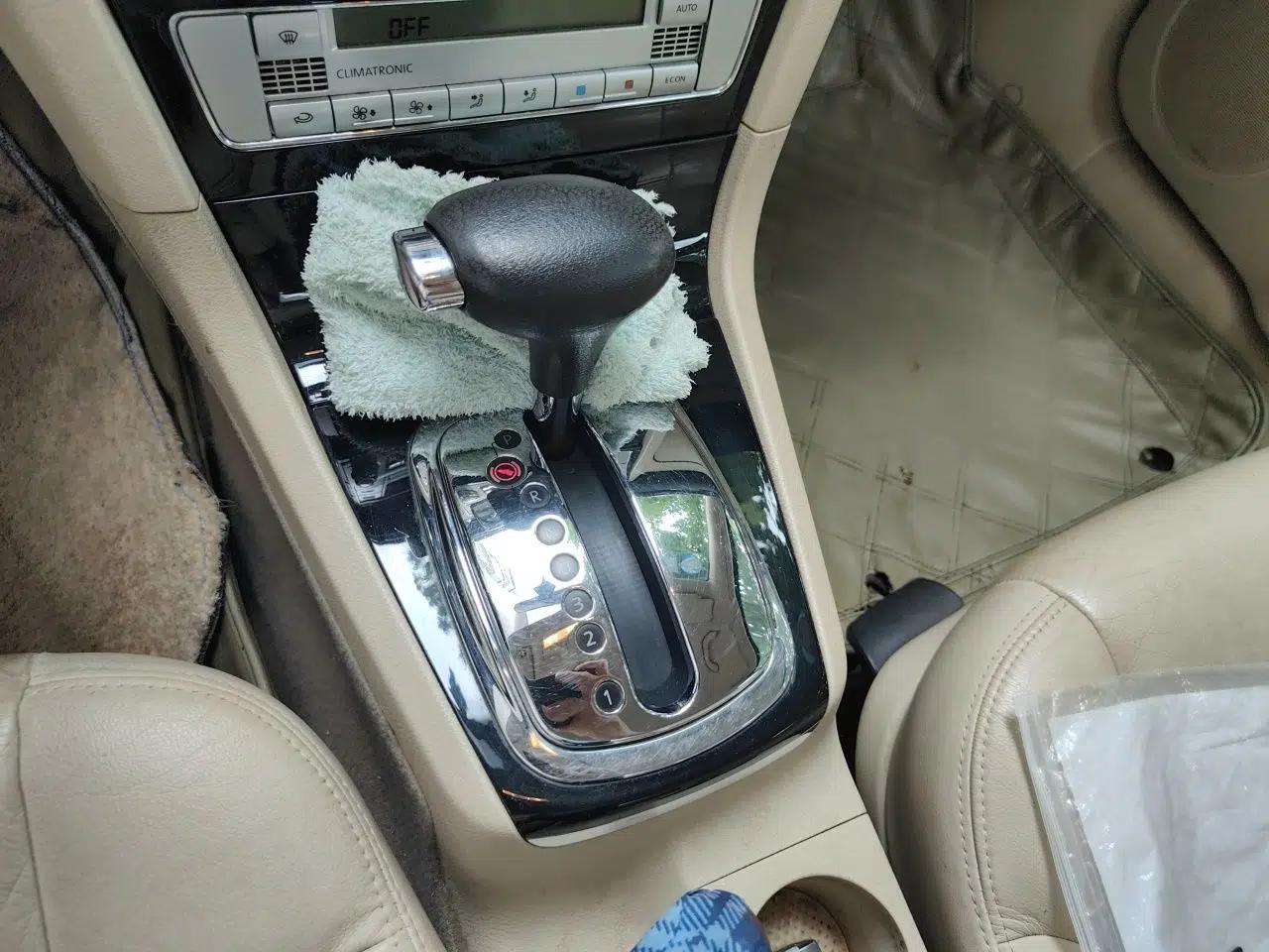 Volkswagen Passat 2009 2.0L MFI Automatic Luxury Edition — миниатюра 14