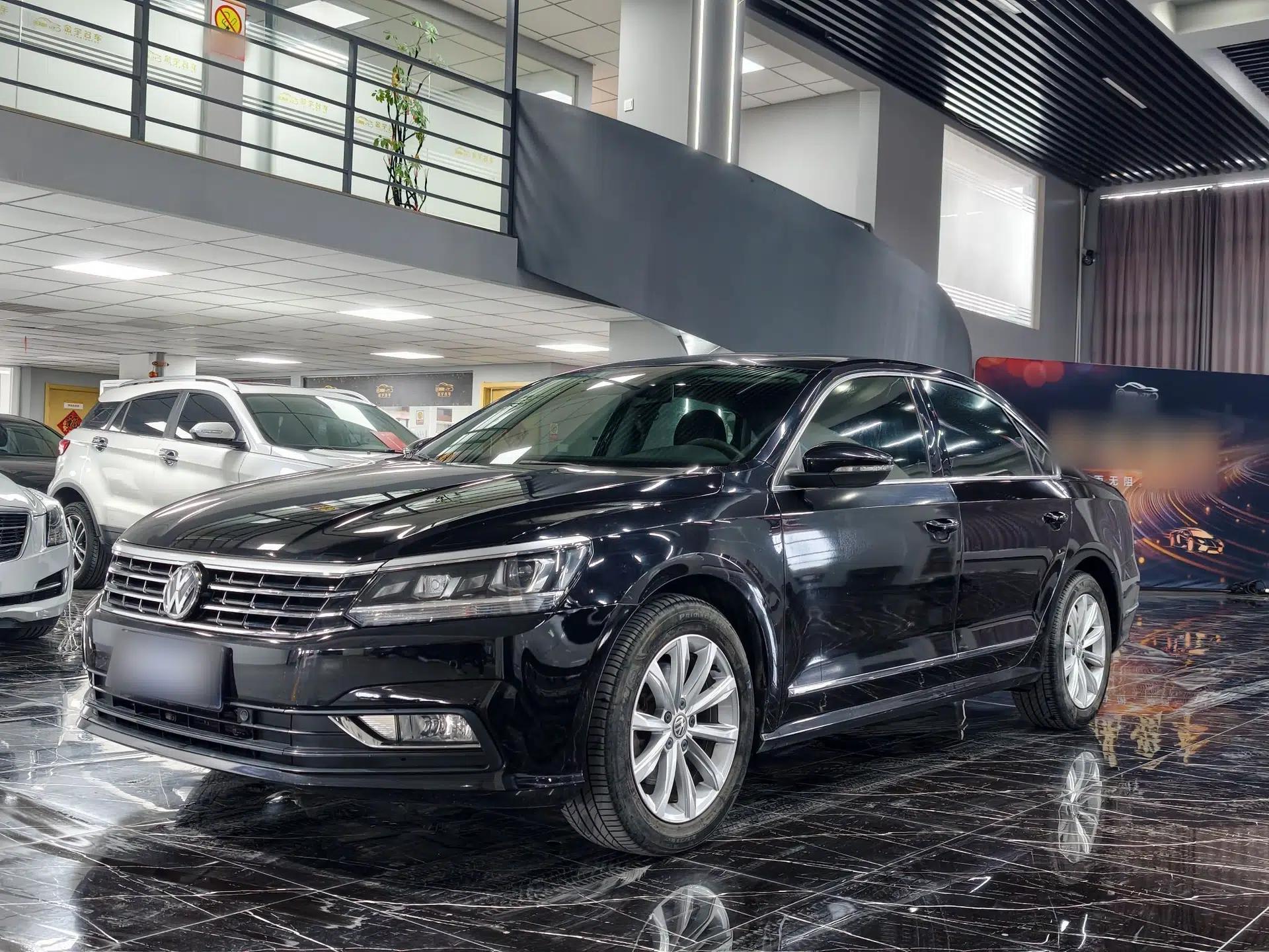 Volkswagen Passat 2017 330TSI DSG Luxury Edition — миниатюра 1