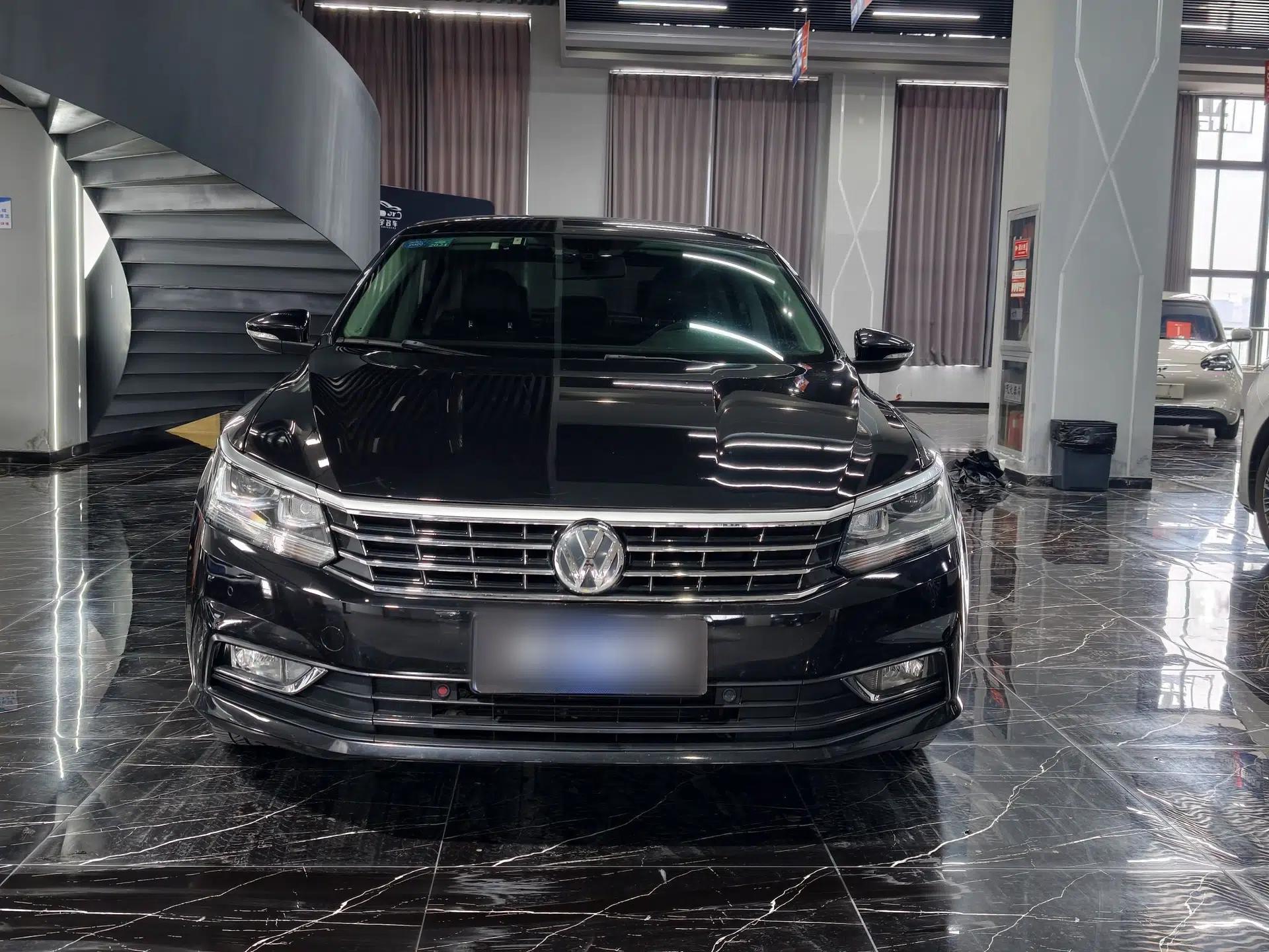 Volkswagen Passat 2017 330TSI DSG Luxury Edition — миниатюра 12
