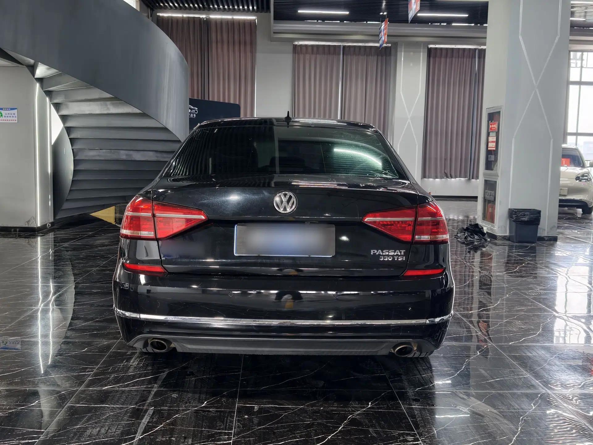 Volkswagen Passat 2017 330TSI DSG Luxury Edition — миниатюра 15