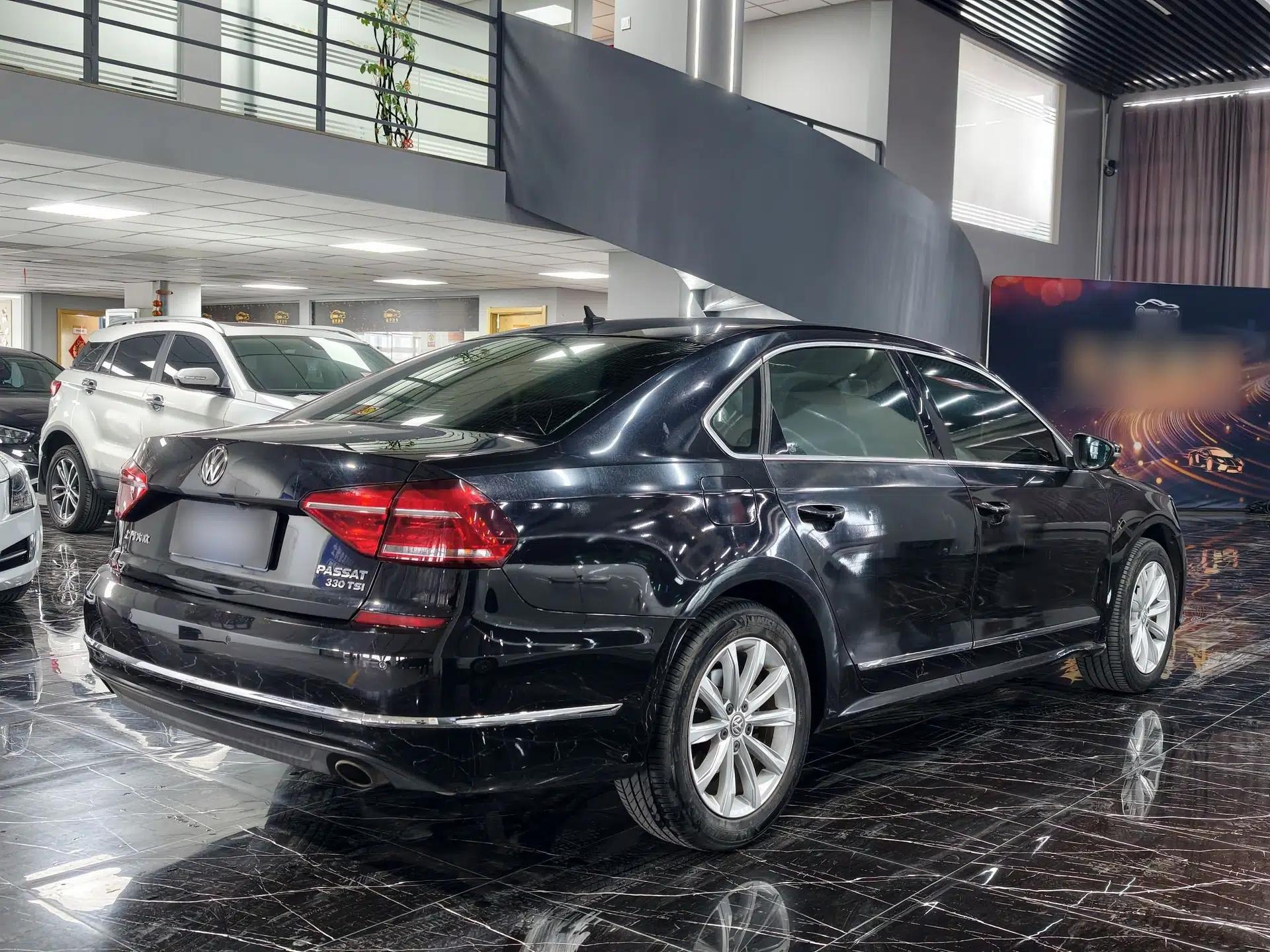 Volkswagen Passat 2017 330TSI DSG Luxury Edition — миниатюра 16