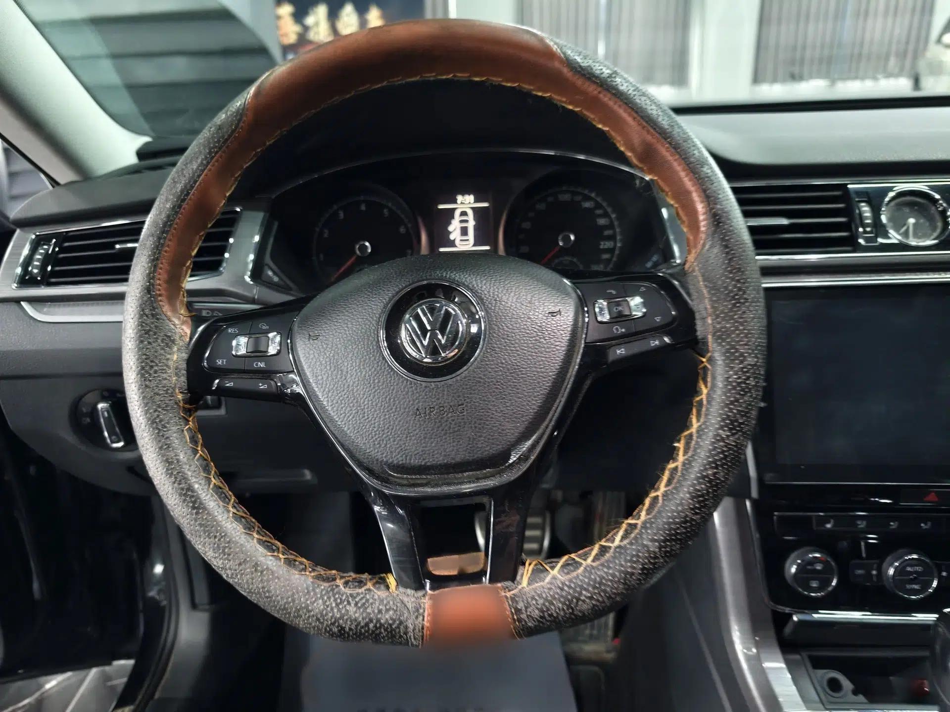 Volkswagen Passat 2017 330TSI DSG Luxury Edition — миниатюра 18