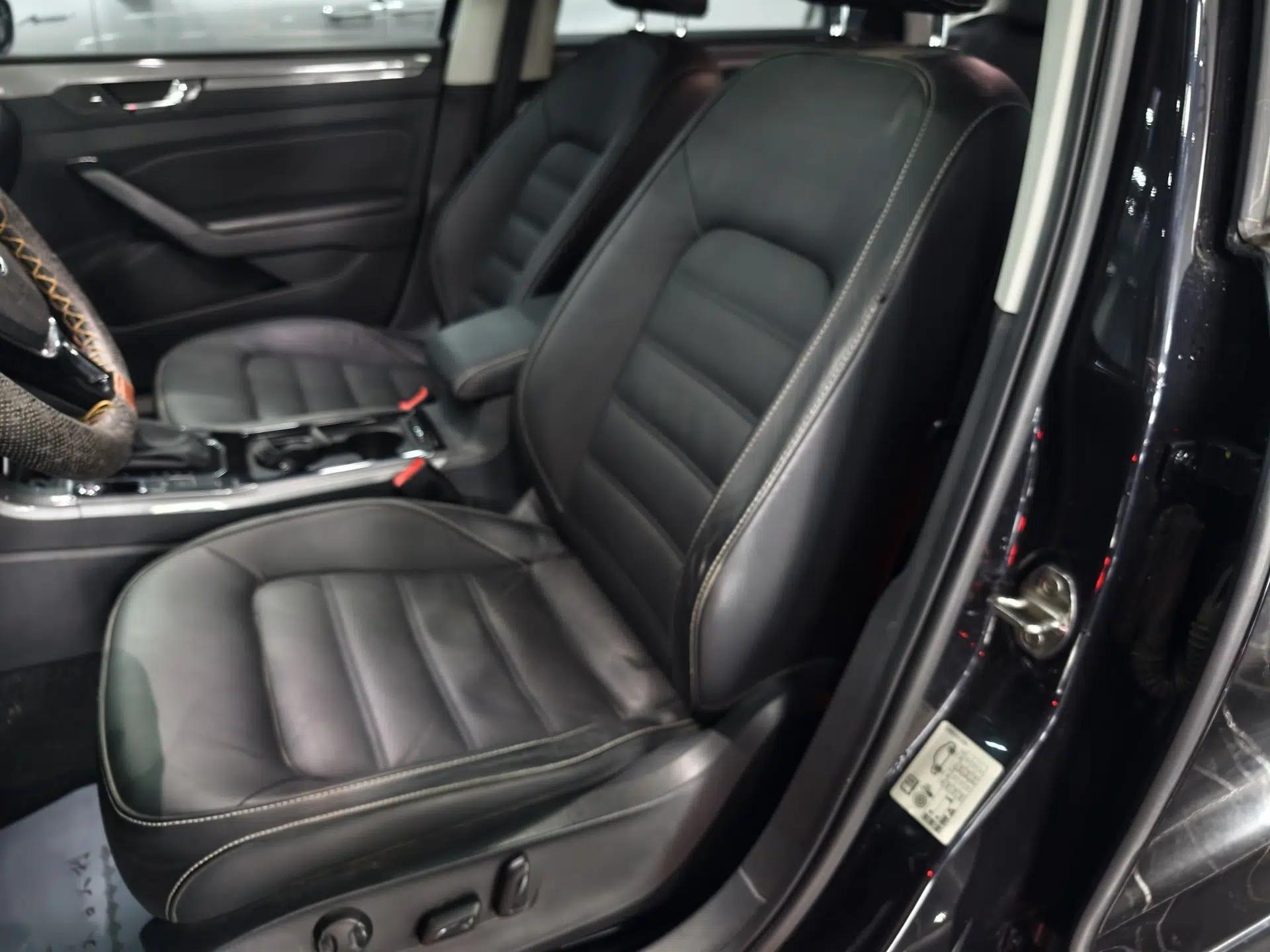 Volkswagen Passat 2017 330TSI DSG Luxury Edition — миниатюра 22