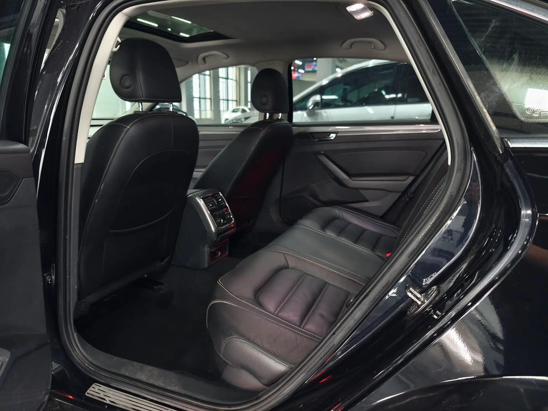 Volkswagen Passat 2017 330TSI DSG Luxury Edition — миниатюра 29
