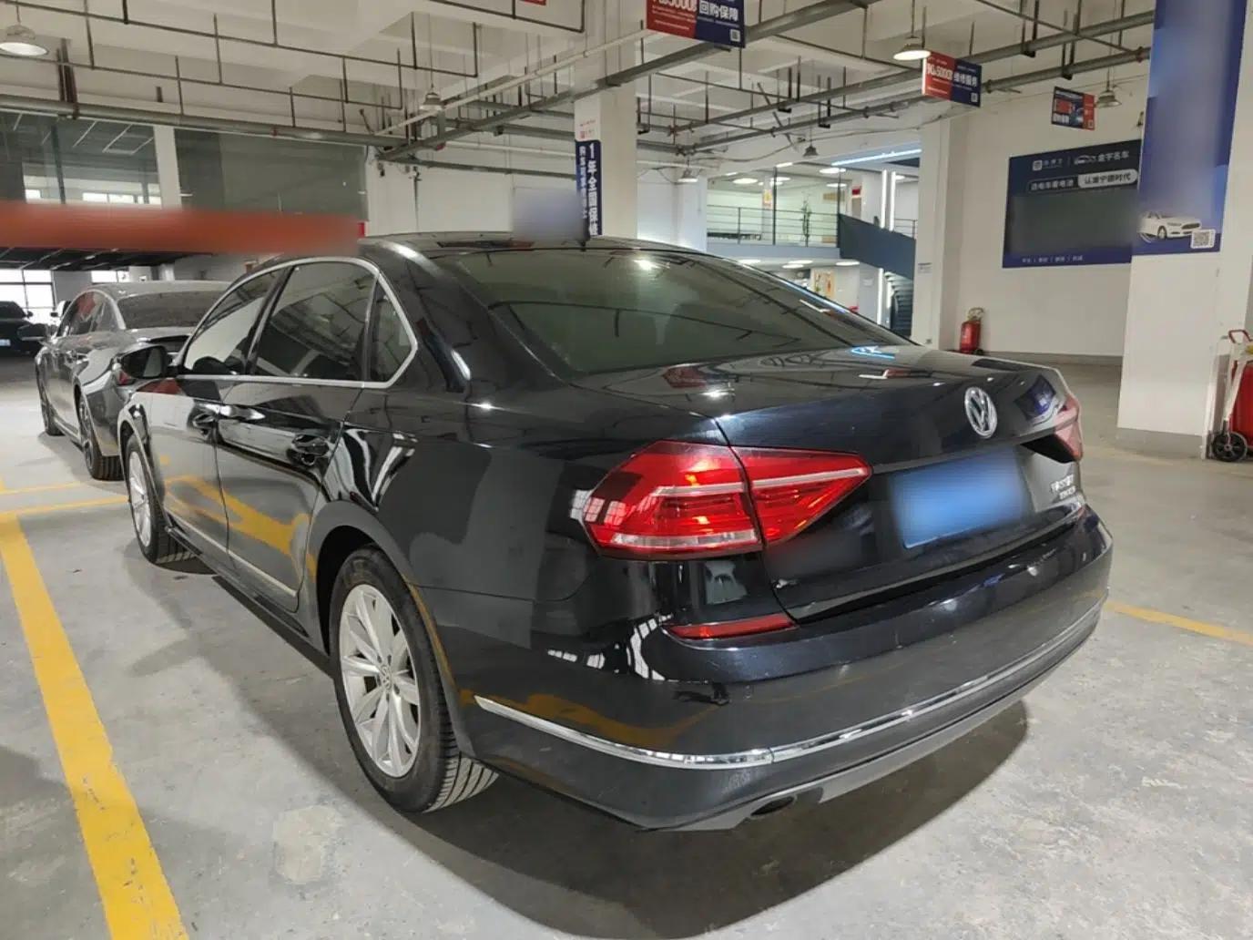 Volkswagen Passat 2017 330TSI DSG Luxury Edition — миниатюра 4