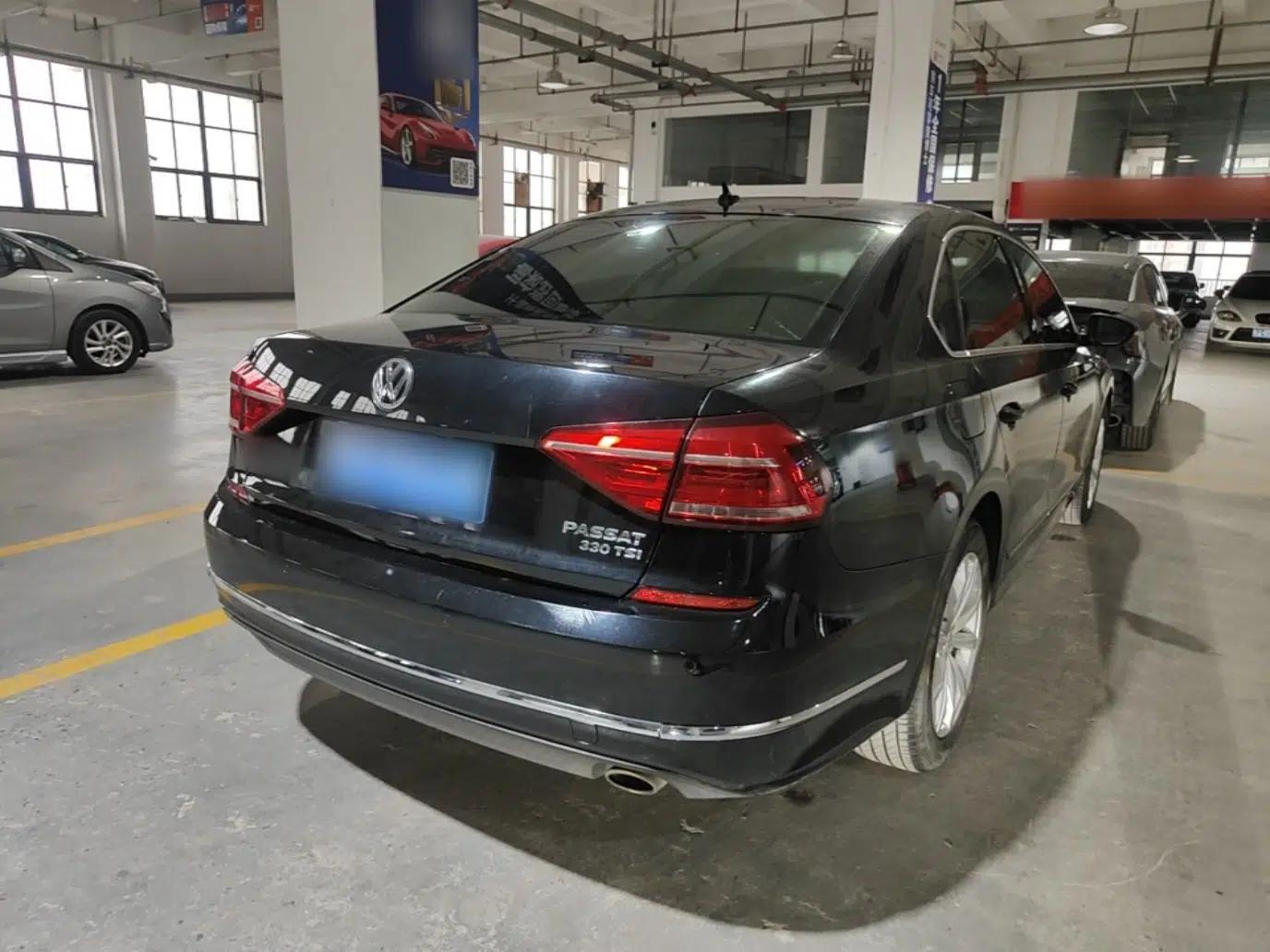 Volkswagen Passat 2017 330TSI DSG Luxury Edition — миниатюра 6