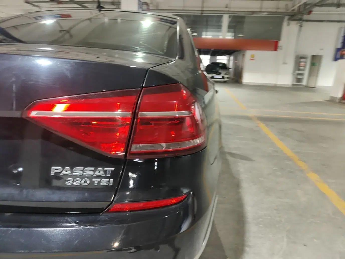 Volkswagen Passat 2017 330TSI DSG Luxury Edition — миниатюра 9