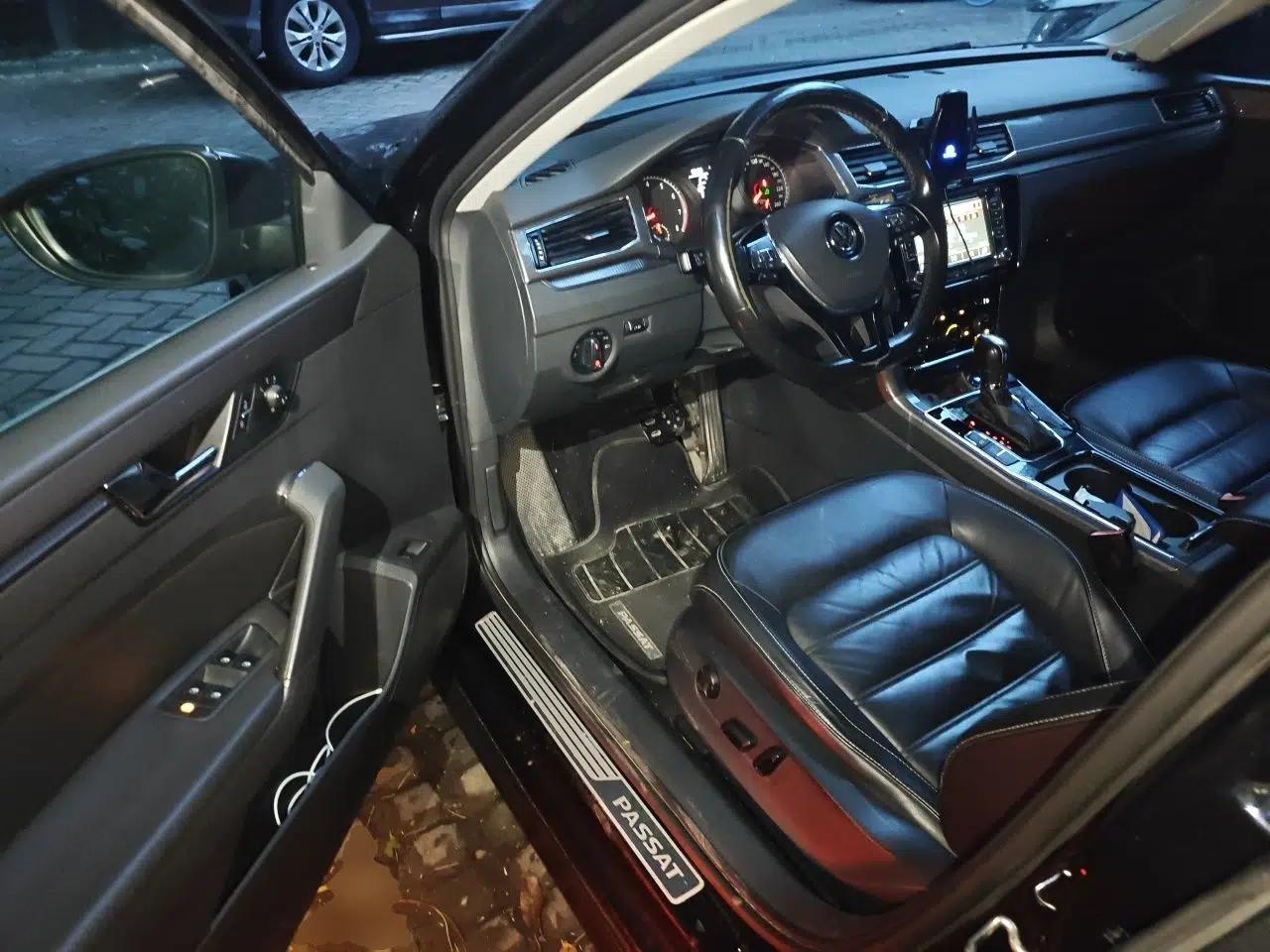 Volkswagen Passat 2016 330TSI DSG Luxury Edition — миниатюра 16