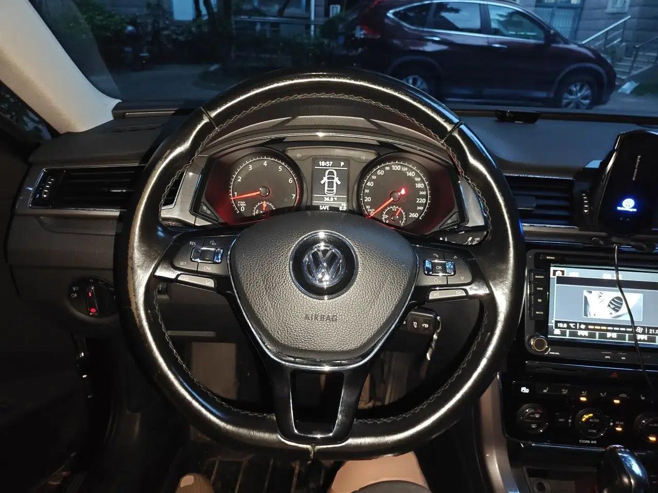 Volkswagen Passat 2016 330TSI DSG Luxury Edition — миниатюра 10