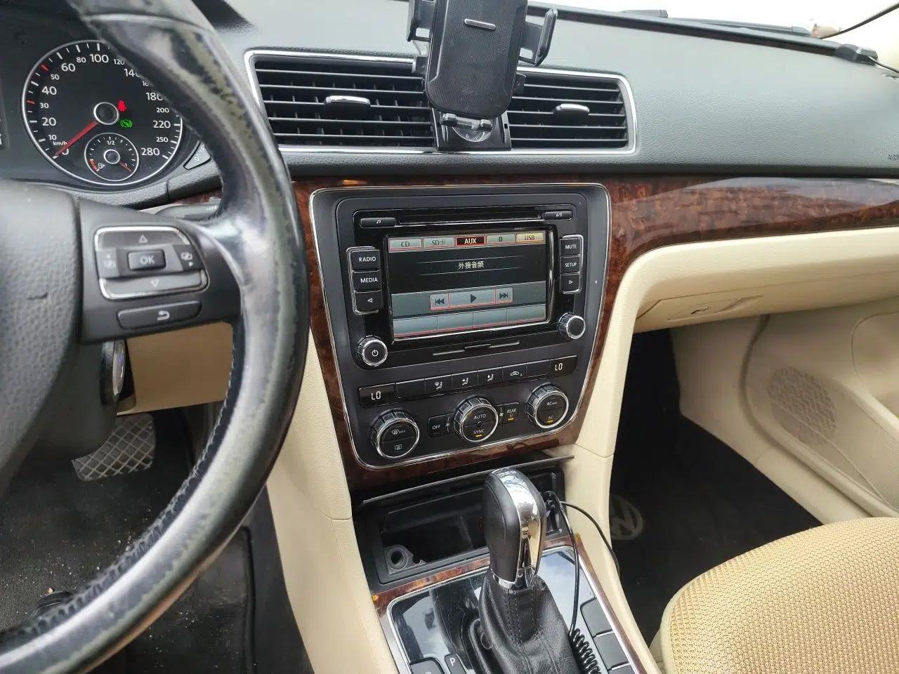 Volkswagen Passat 2011 2.0 TSI DSG Premium Edition — миниатюра 13