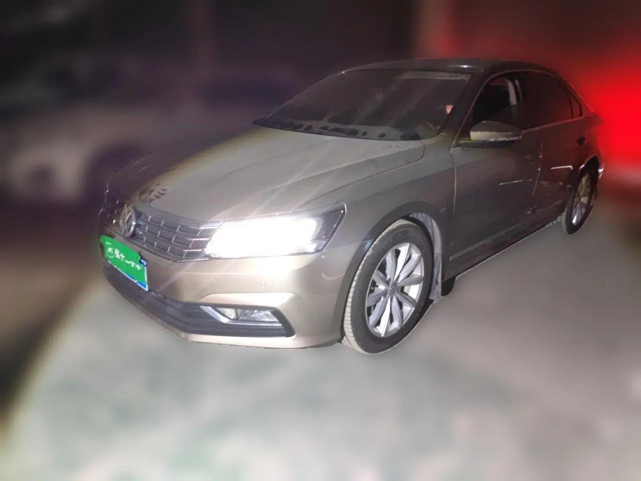 Volkswagen Passat 2017 330TSI DSG Luxury Edition — миниатюра 1