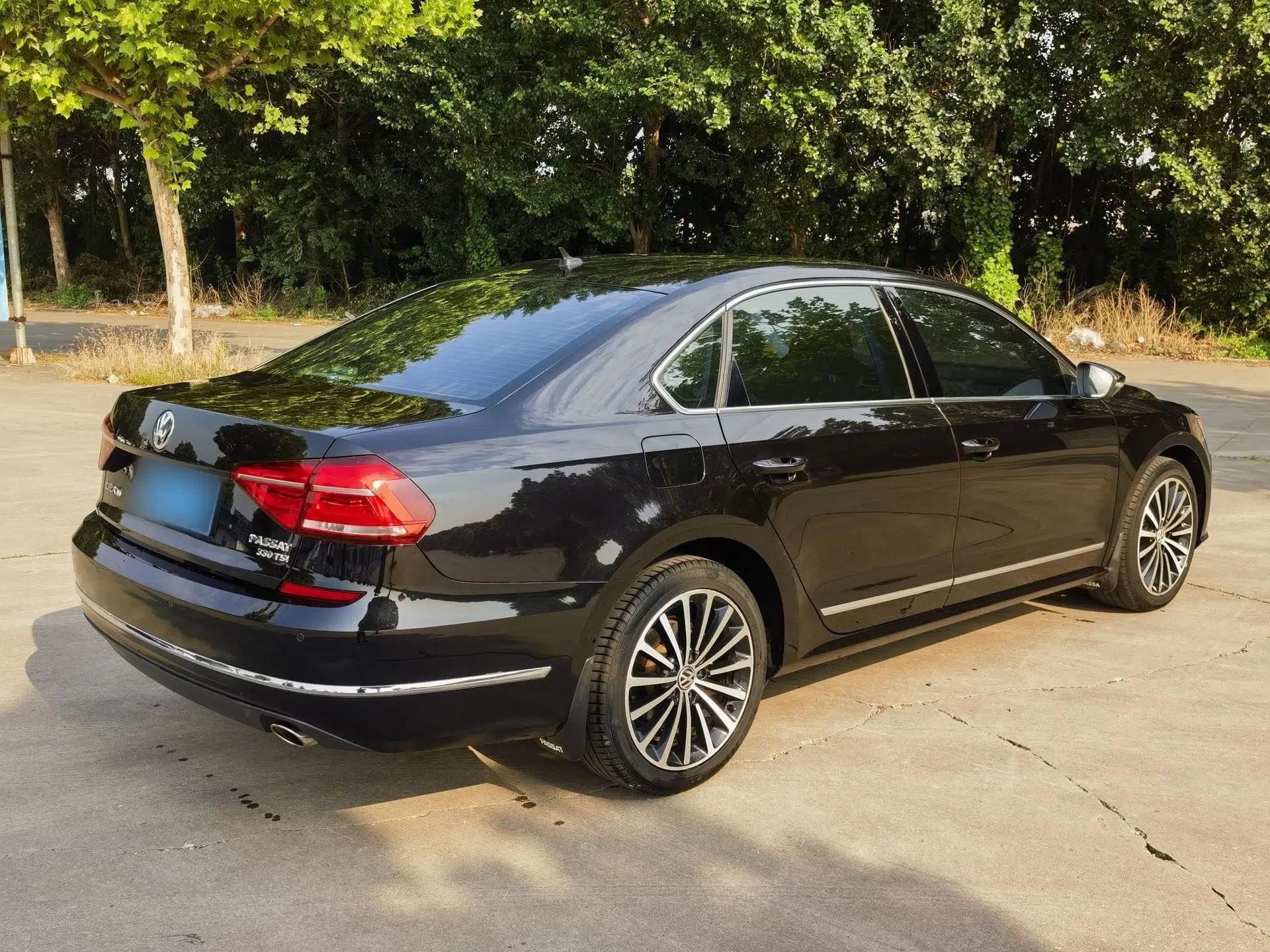 Volkswagen Passat 2017 330TSI DSG Luxury Edition — миниатюра 5