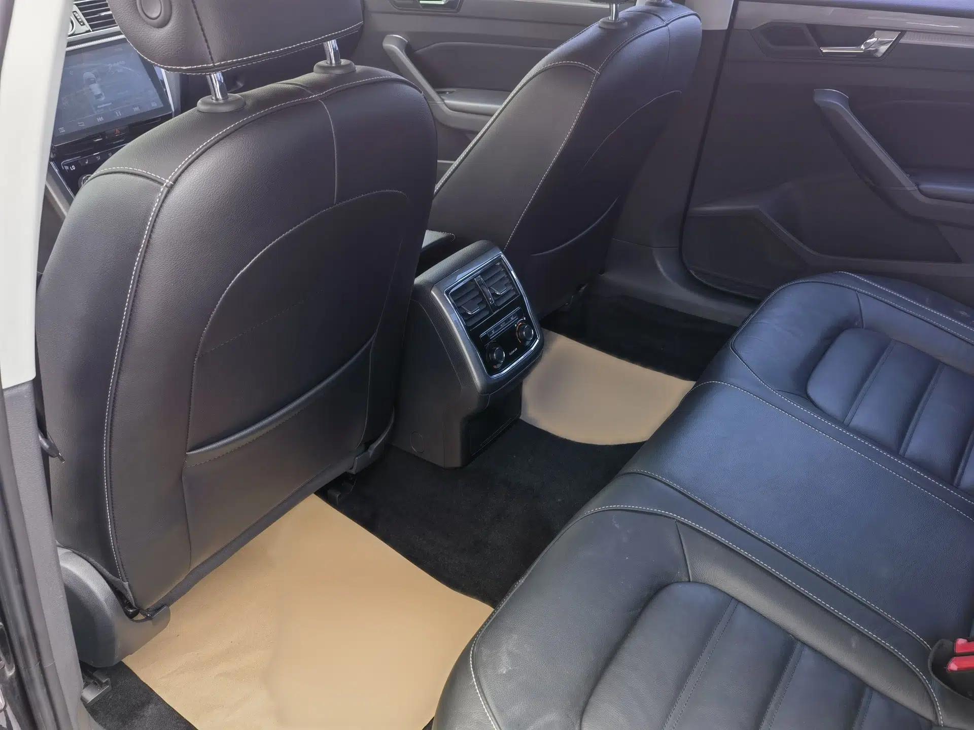 Volkswagen Passat 2017 330TSI DSG Luxury Edition — миниатюра 9