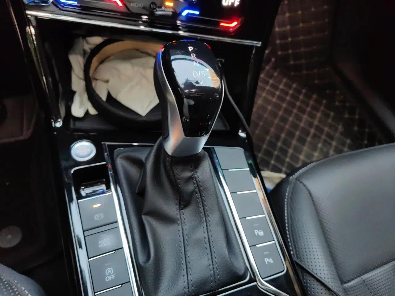 Volkswagen Passat 2022 330TSI Starry Luxury Edition — миниатюра 14