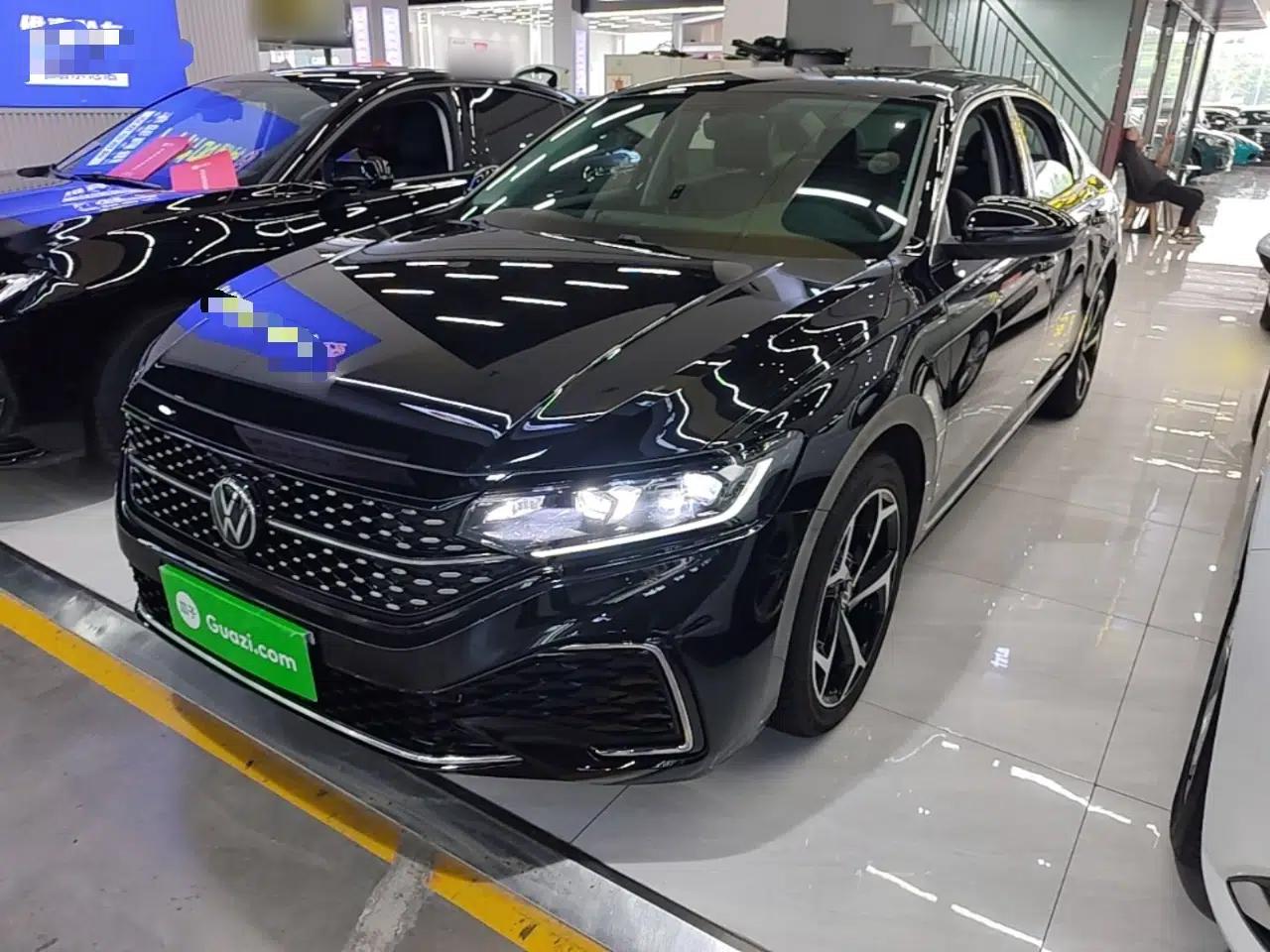 Volkswagen Passat 2023 Revised 330TSI Starry Elite Edition — миниатюра 1