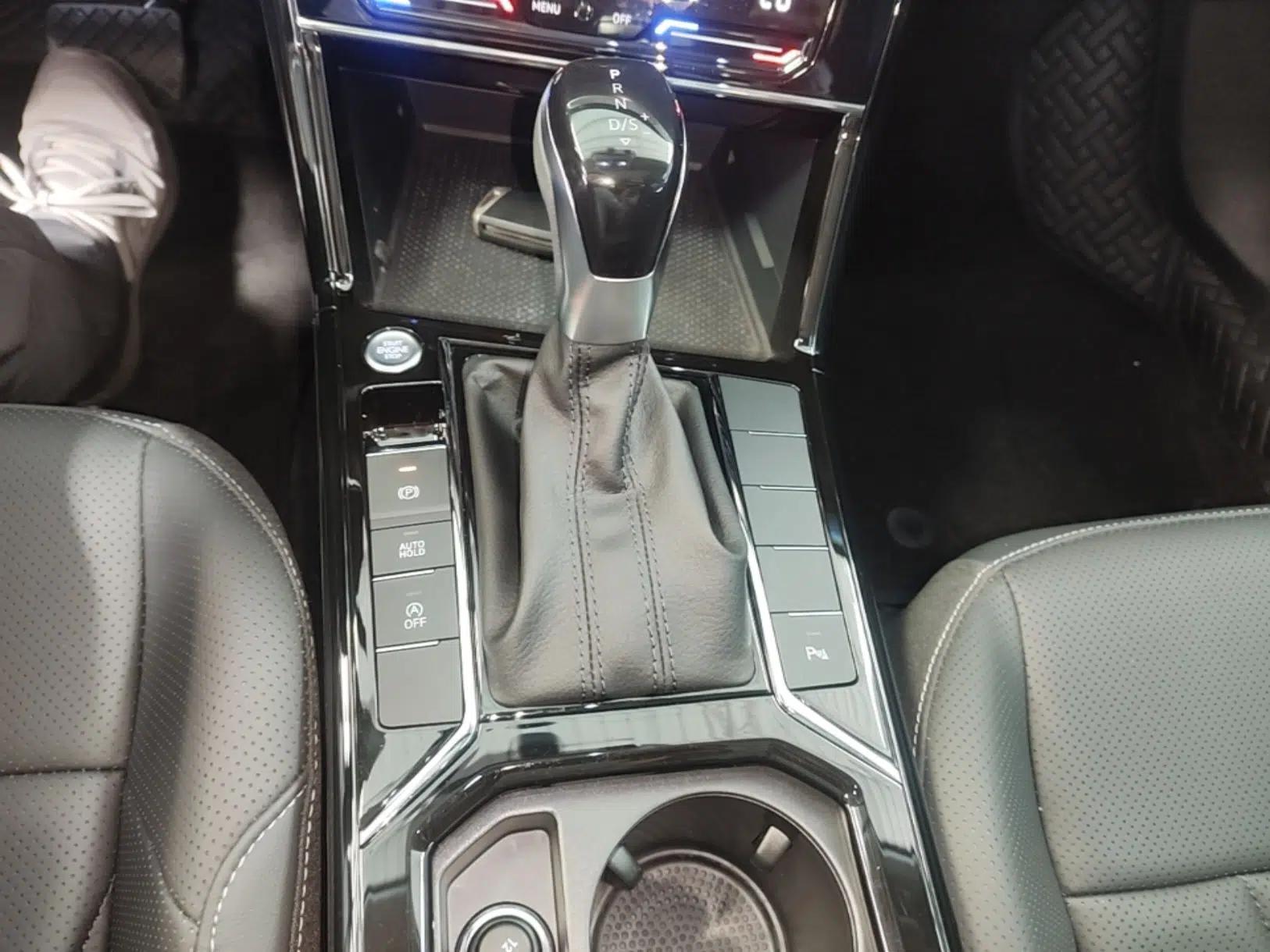 Volkswagen Passat 2025 Outstanding Model 330TSI Starry Elite Edition — миниатюра 16