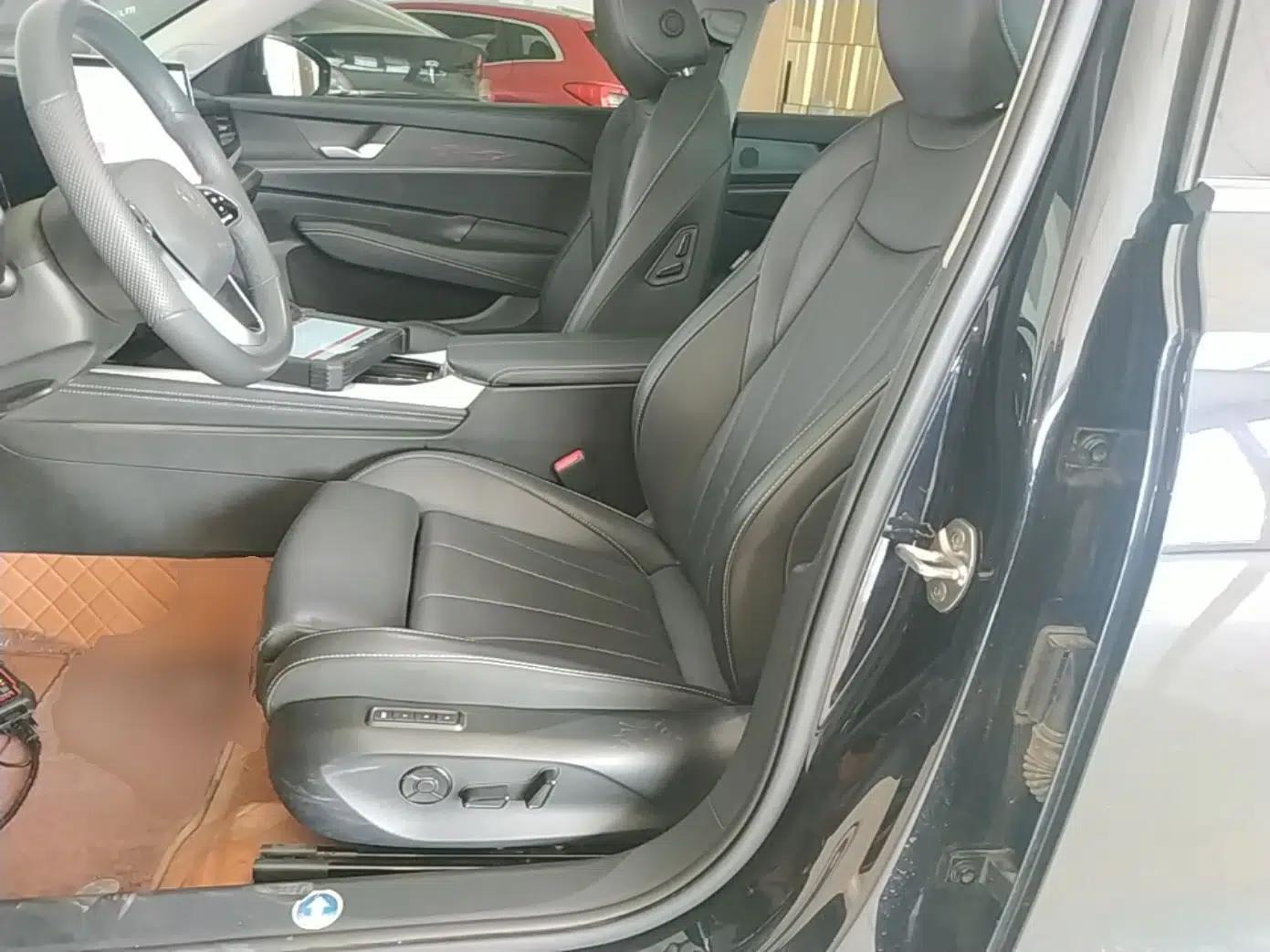 Volkswagen Passat 2025 Pro 380TSI Dragon Glory Edition — миниатюра 24