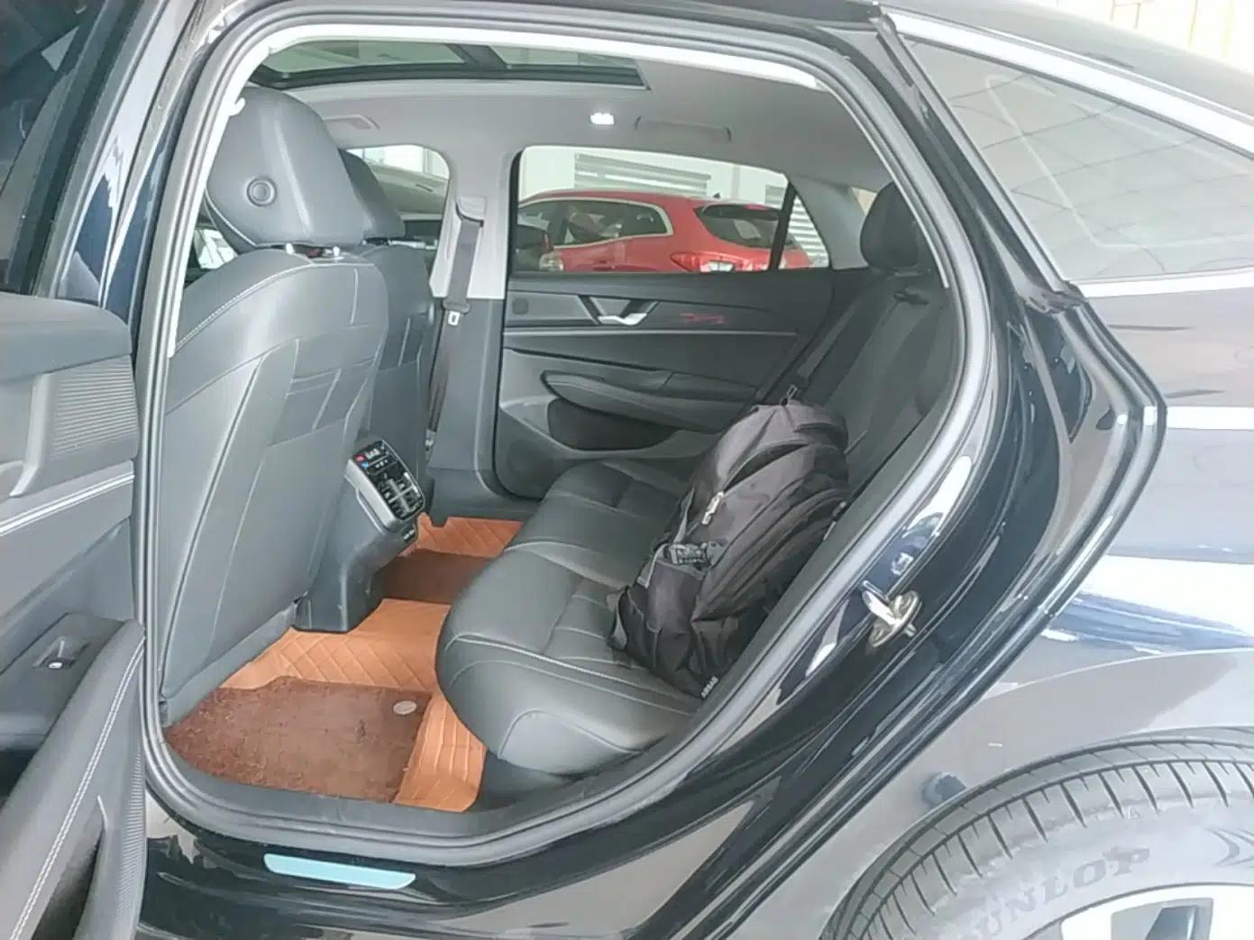 Volkswagen Passat 2025 Pro 380TSI Dragon Glory Edition — миниатюра 27