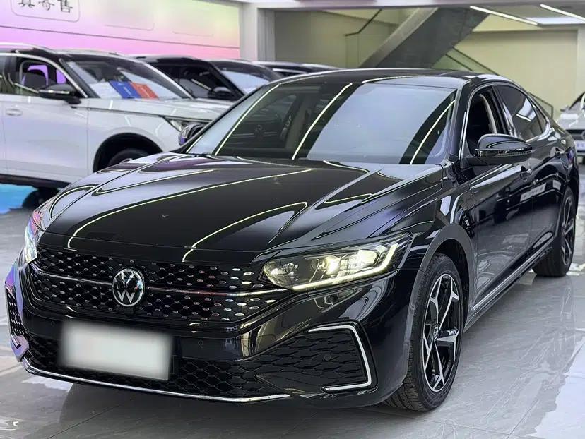 Volkswagen Passat 2025 Outstanding Model 330TSI Starry Elite Edition — миниатюра 1