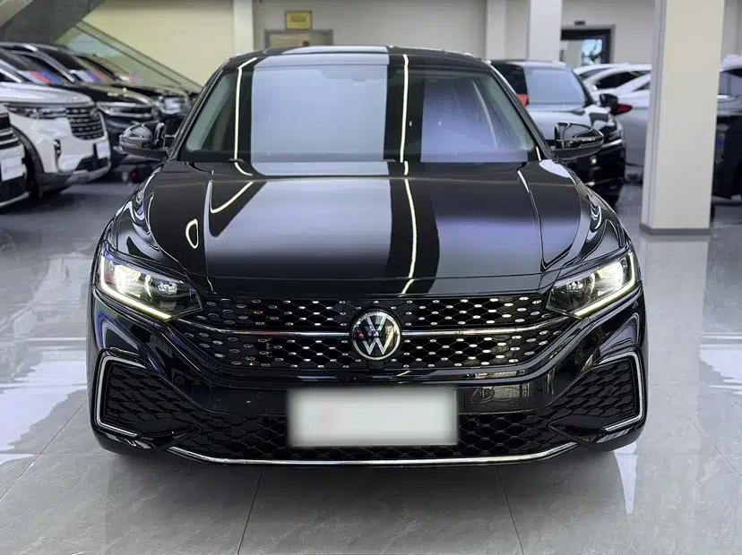 Volkswagen Passat 2025 Outstanding Model 330TSI Starry Elite Edition — миниатюра 2