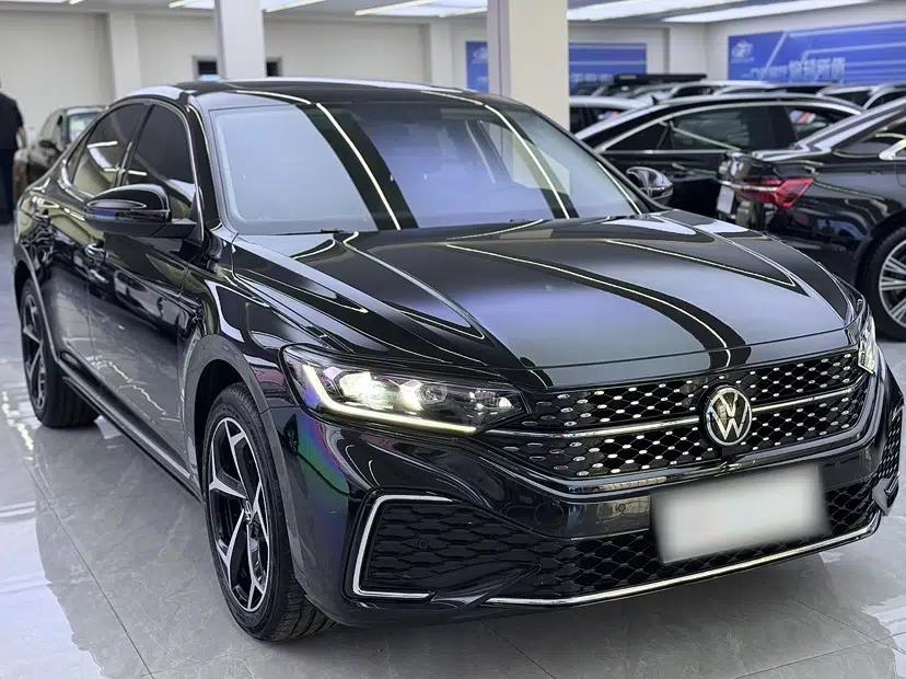 Volkswagen Passat 2025 Outstanding Model 330TSI Starry Elite Edition — миниатюра 3