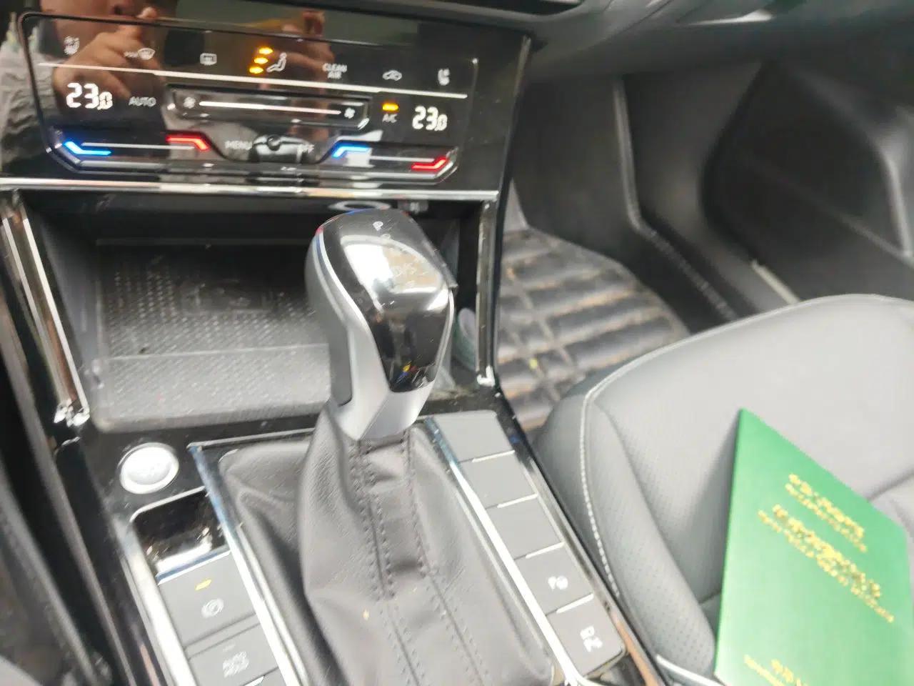Volkswagen Passat 2024 380TSI Dragon Glory Edition — миниатюра 14