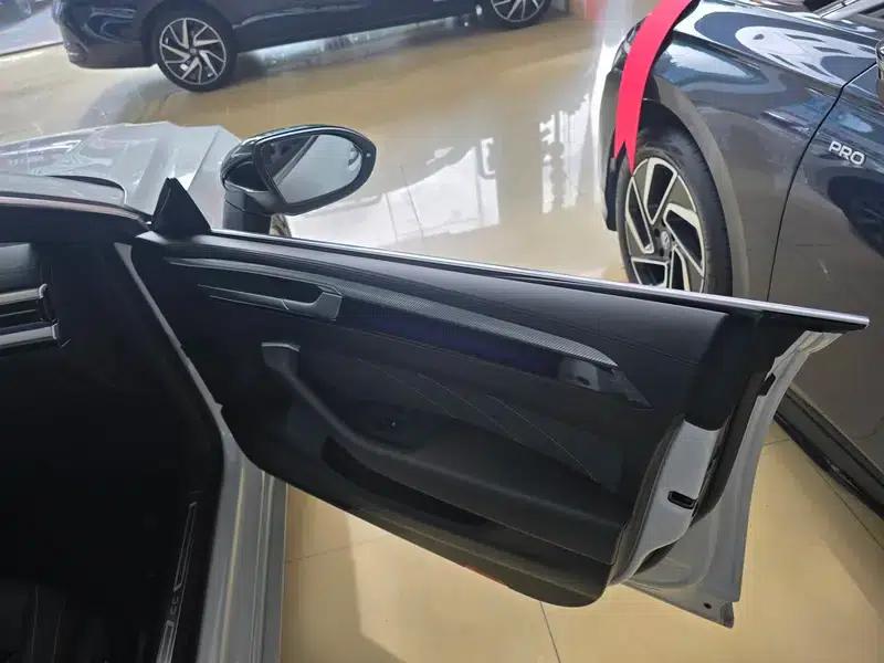 Volkswagen CC 2025 380TSI - Eye-Catching Edition — миниатюра 21