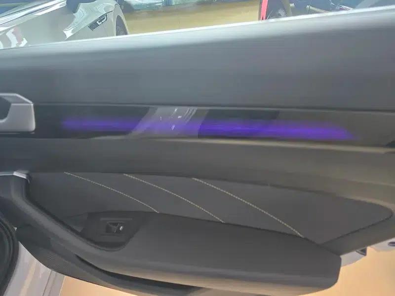 Volkswagen CC 2025 380TSI - Eye-Catching Edition — миниатюра 8