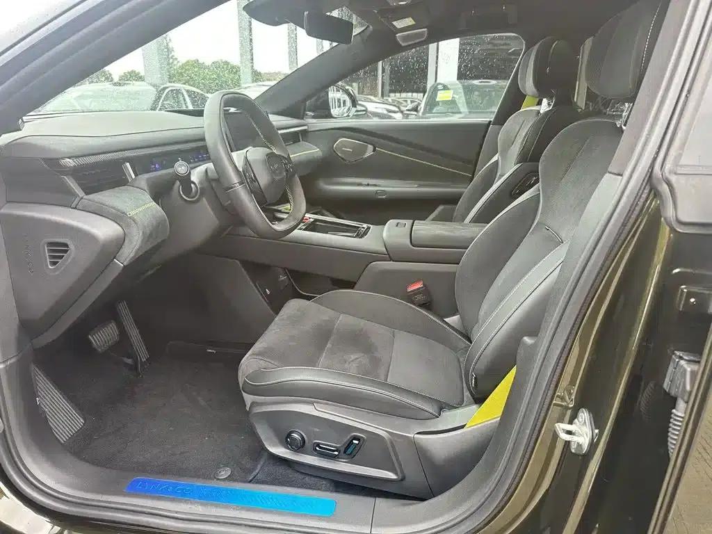 Lynk & Co 10 2025 240 AWD Ultra Sport Edition — миниатюра 2