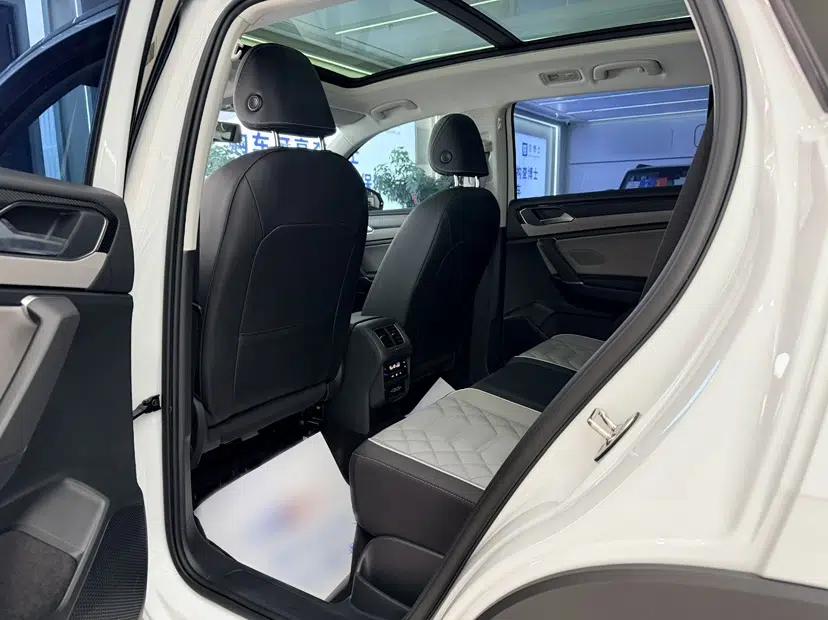 Volkswagen Tayron 2025 Zhongxiang Version 300TSI — миниатюра 12