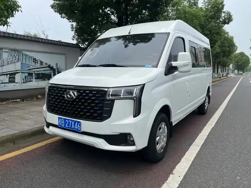 Xintu V80 2025 Facelift Value Edition 2.0T Manual Long Wheelbase High Roof 127Ps 6-9 Seats — миниатюра 1
