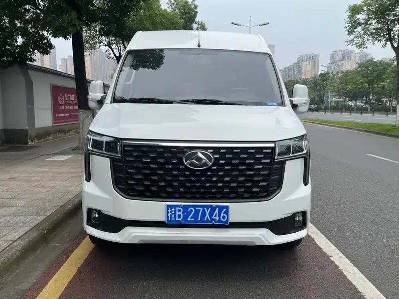 Xintu V80 2025 Facelift Value Edition 2.0T Manual Long Wheelbase High Roof 127Ps 6-9 Seats — миниатюра 2