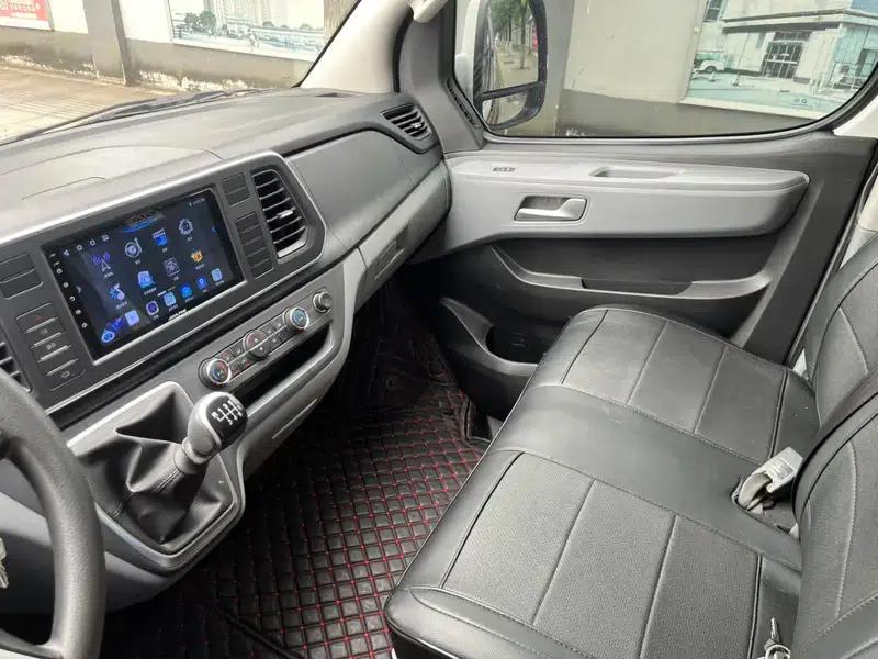 Xintu V80 2025 Facelift Value Edition 2.0T Manual Long Wheelbase High Roof 127Ps 6-9 Seats — миниатюра 11