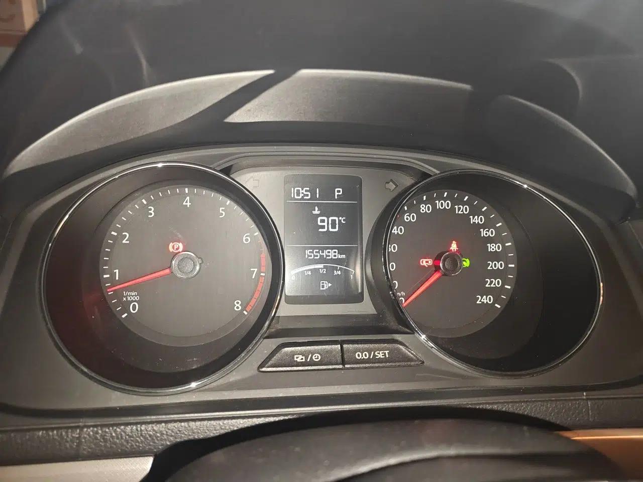 Volkswagen Lavida 2015 1.6L Automatic Comfort Edition — миниатюра 11