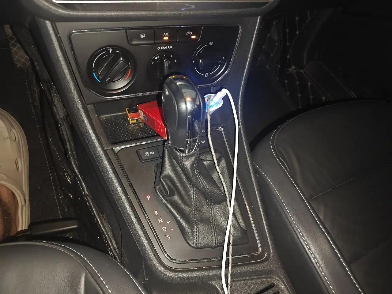 Volkswagen Lavida 2015 1.6L Automatic Comfort Edition — миниатюра 14