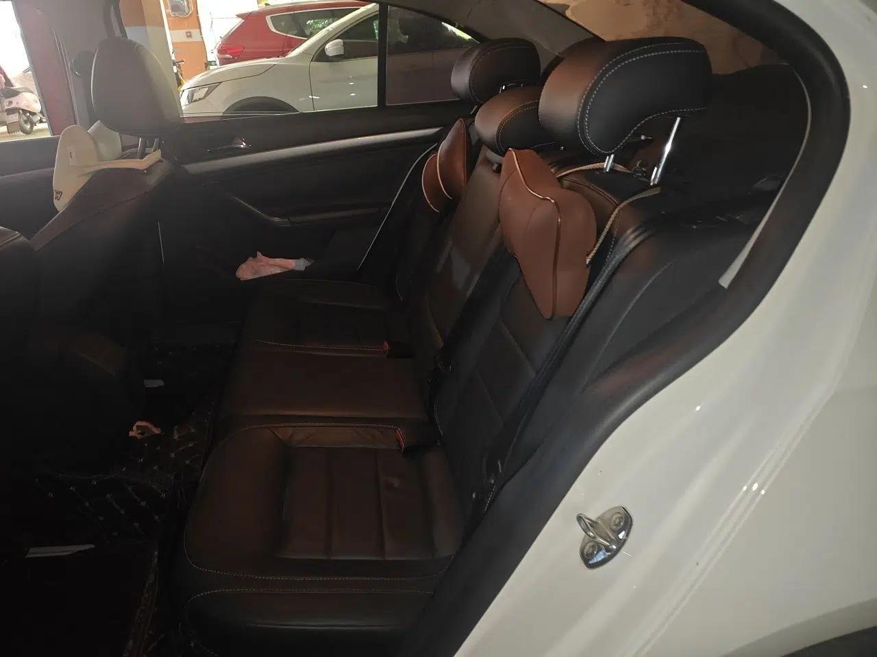 Volkswagen Lavida 2015 1.6L Automatic Comfort Edition — миниатюра 17
