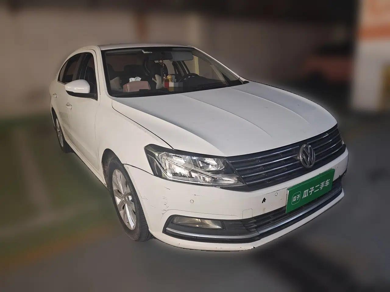 Volkswagen Lavida 2015 1.6L Automatic Comfort Edition — миниатюра 3