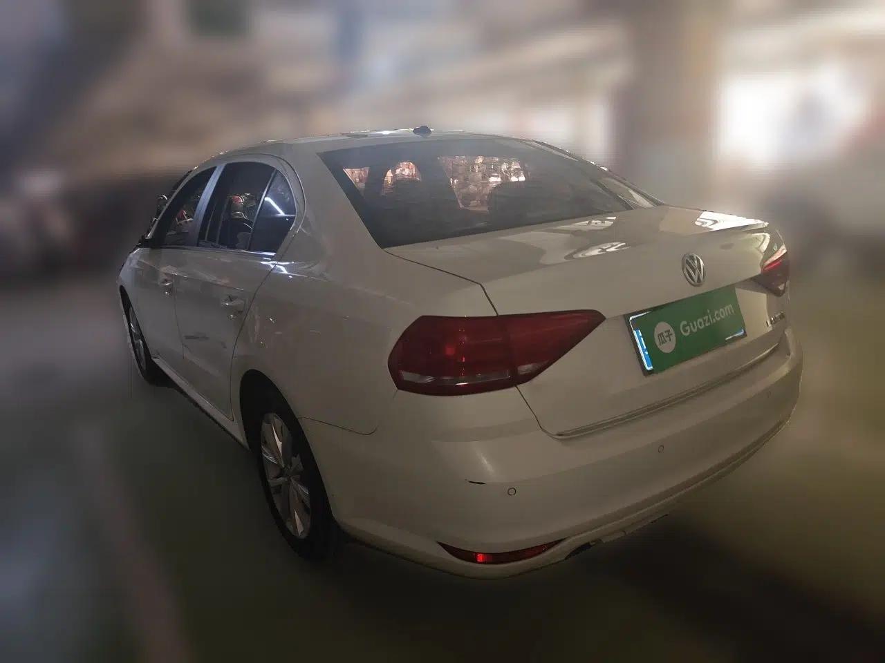 Volkswagen Lavida 2015 1.6L Automatic Comfort Edition — миниатюра 4