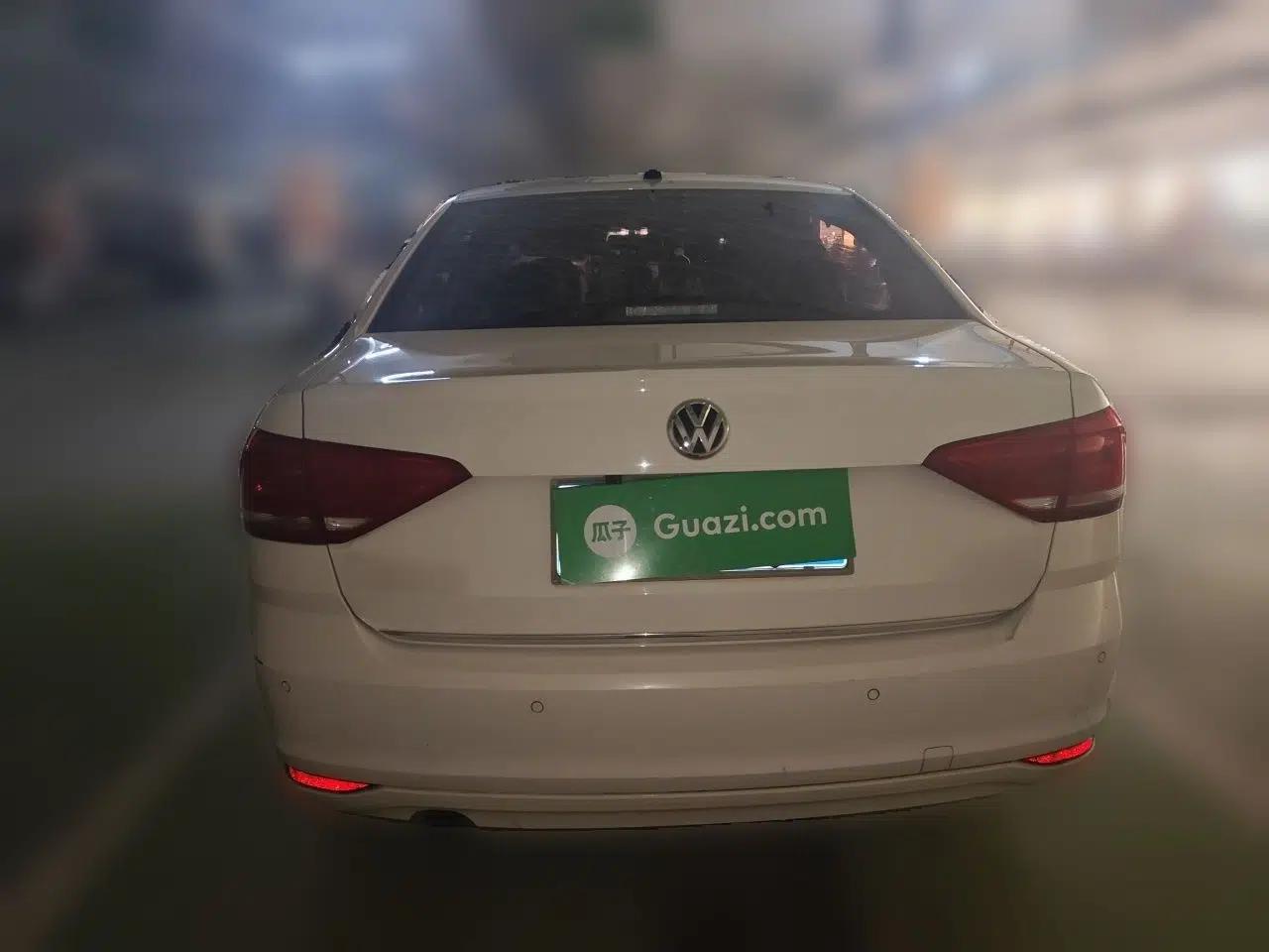 Volkswagen Lavida 2015 1.6L Automatic Comfort Edition — миниатюра 5