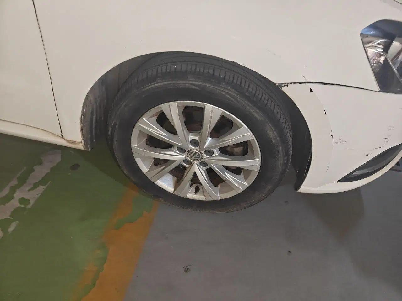 Volkswagen Lavida 2015 1.6L Automatic Comfort Edition — миниатюра 8