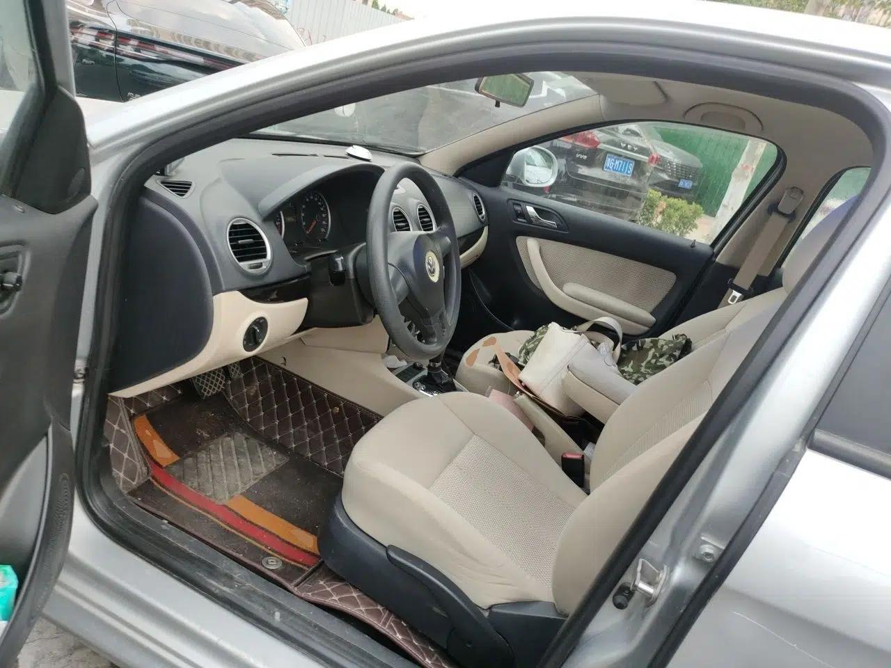 Volkswagen Lavida 2011 1.6L Automatic PinYou Edition — миниатюра 15