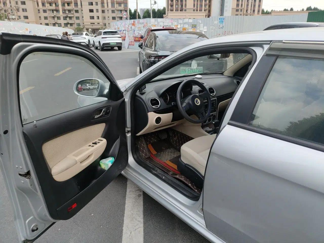 Volkswagen Lavida 2011 1.6L Automatic PinYou Edition — миниатюра 16