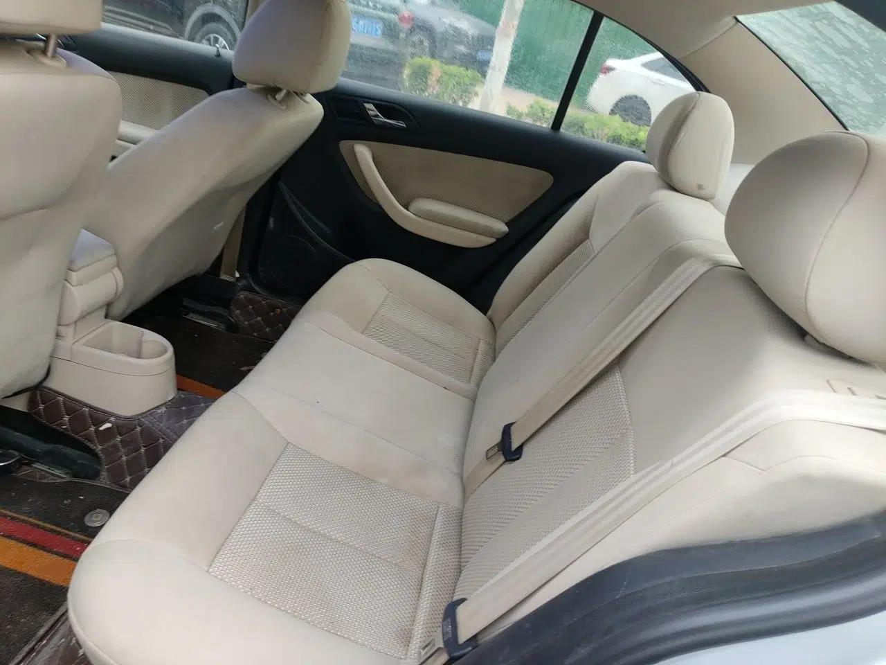 Volkswagen Lavida 2011 1.6L Automatic PinYou Edition — миниатюра 17