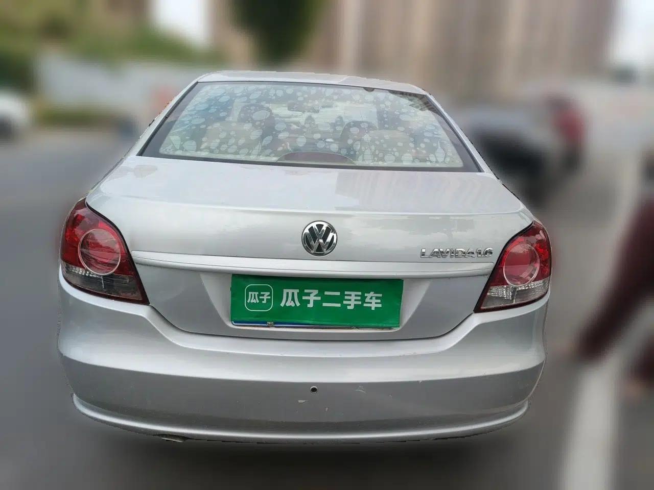 Volkswagen Lavida 2011 1.6L Automatic PinYou Edition — миниатюра 5