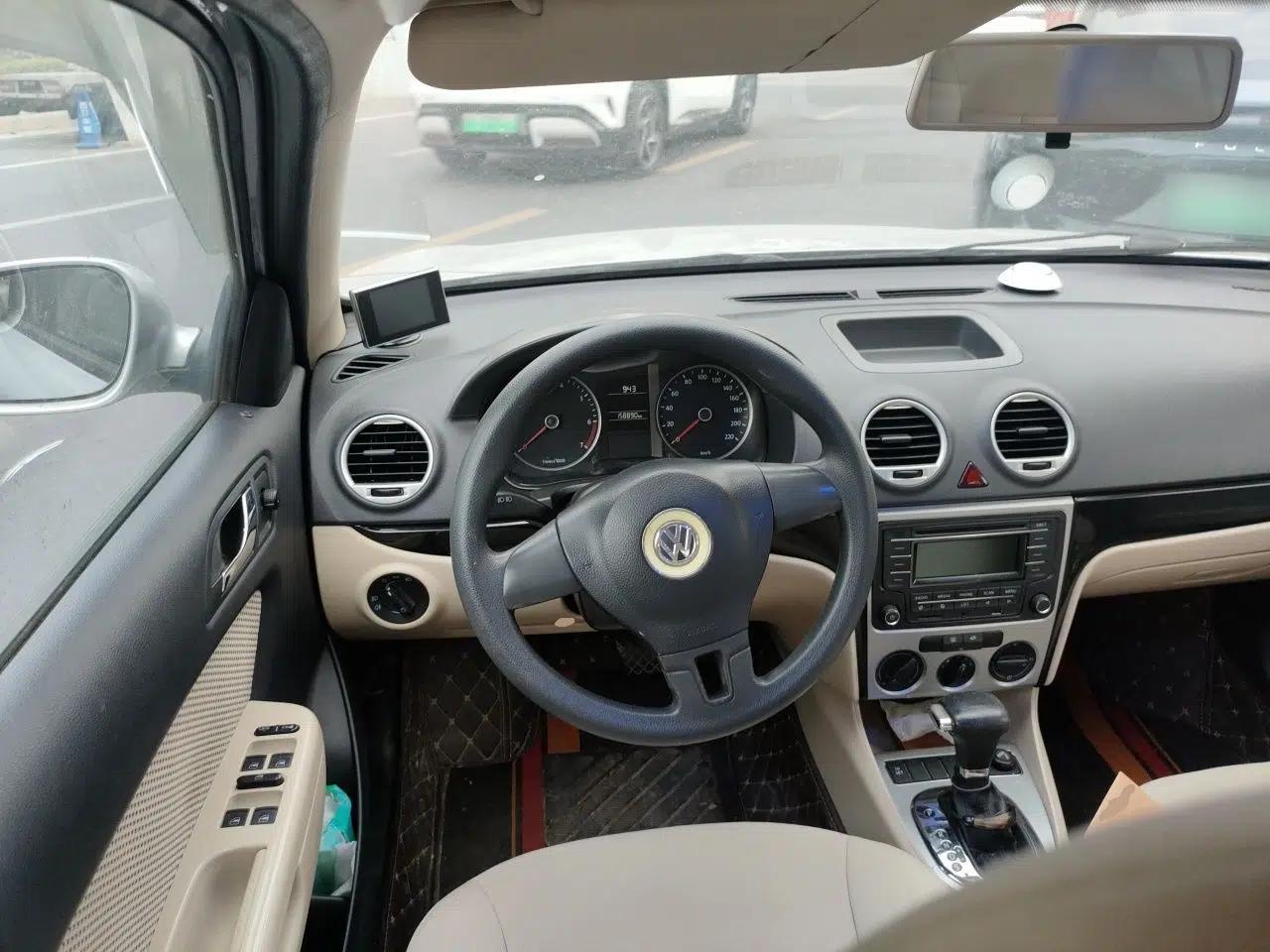 Volkswagen Lavida 2011 1.6L Automatic PinYou Edition — миниатюра 10