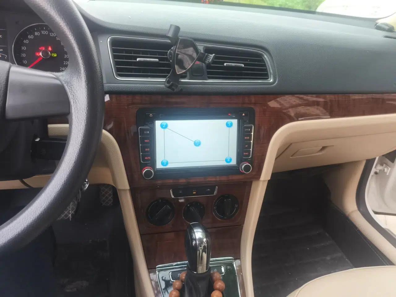Volkswagen Lavida 2013 Restyled Classic 1.6L Automatic Comfort Edition — миниатюра 13