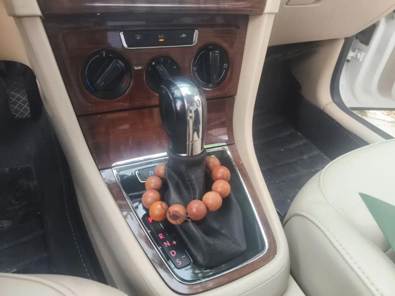 Volkswagen Lavida 2013 Restyled Classic 1.6L Automatic Comfort Edition — миниатюра 14