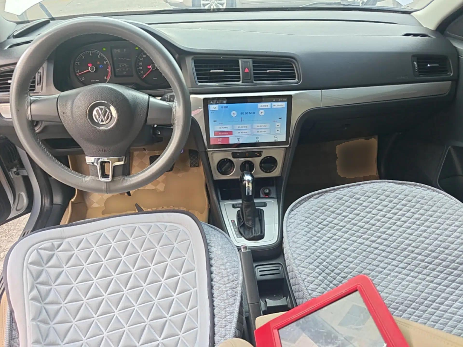Volkswagen Lavida 2013 Revised Classic 1.6L Automatic Fashion Edition — миниатюра 12