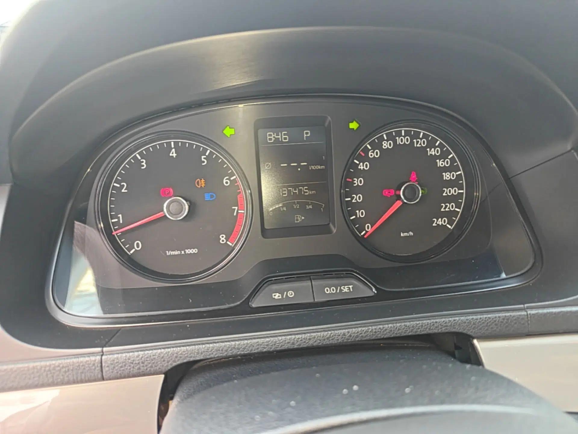 Volkswagen Lavida 2013 Revised Classic 1.6L Automatic Fashion Edition — миниатюра 14
