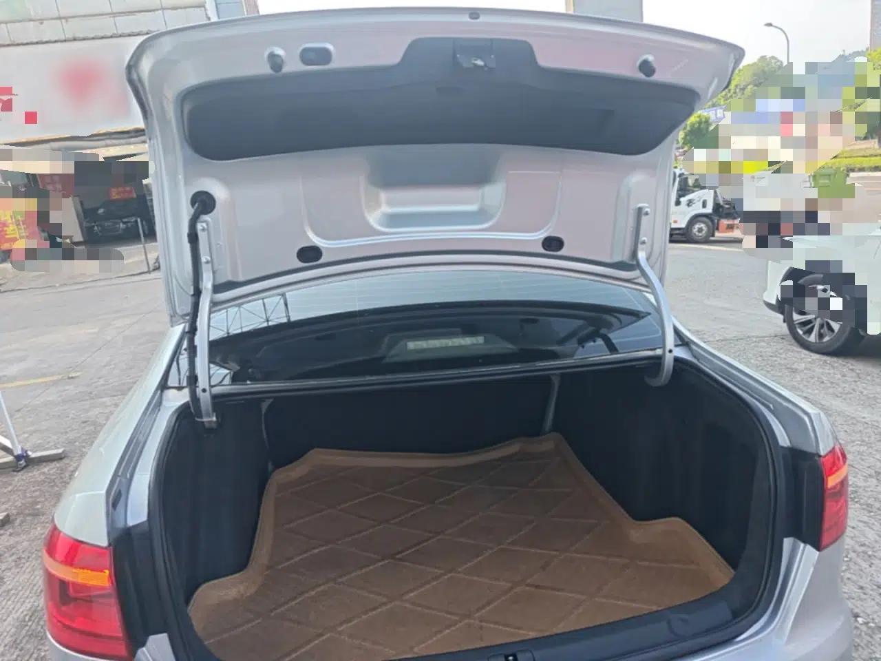 Volkswagen Lavida 2013 Revised Classic 1.6L Automatic Fashion Edition — миниатюра 22